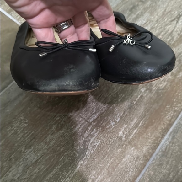 Black Flats with Rounded Toe and Sleek Design 7.5W - Picture 5 of 11